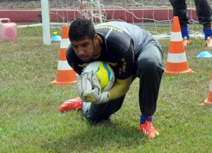 Jonathan quer começar ganhando do Caxias no Sul e somando os primeiros três pontos (Foto: Divulgação) 