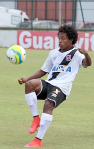 Atacante Paulo Vitor infernizou a defesa do Flamengo o tempo todo (Foto: Carlos Gregório Júnior/Divulgação)