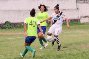 Laís Veloso balançou as redes duas vezes e foi um dos destaques do jogo (Foto: Carlos Gregório Jr/Divulgação)   