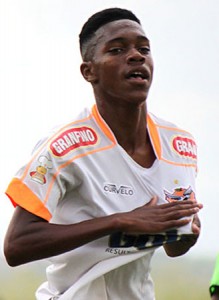 Vitor Félix marcou três gols e foi o artilheiro do juvenil B ao lado de Silva (Foto: Bernardo Gleizer/NIFC)