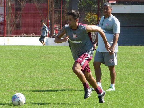 Atacante Jean está motivado para começar a fase decisiva: "Acho que eu nunca me preparei tanto" (Foto: Raffa Tamburini/Divulgação)