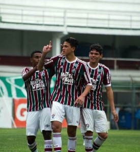 Pedro comemora um dos gols na boa vitória tricolor sobre os paranaenses (Fotos: Bruno Haddad/Divulgação)
