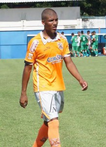 Atacante Silva fez o gol da virada que deu tranquilidade ao time (Foto: Paulo Roberto Rodrigues) 