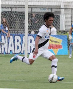 Douglas Luiz marcou uma vez na goleada vascaína (Fotos: Carlos Gregório Jr./Vasco)