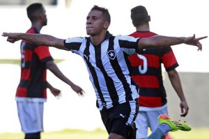 Artilheiro Gorne comemora o gol de abertura no placar contra o Flamengo (Foto: Vítor Silva/SSPress/BFR) 