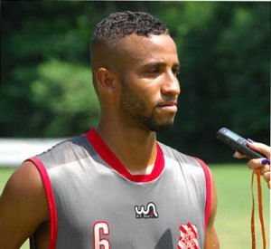 O lateral esquerdo do Bangu ressalta o trabalho da comissão técnica e o desejo de ver a equipe na Série D do Brasileiro (Foto Carlos Junior/Assessoria de Imprensa) 