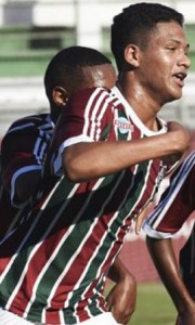 Samuel marcou o gol da classificação tricolor e correu pro abraço (Foto: Mailson Santana/FFC/Divulgação) 