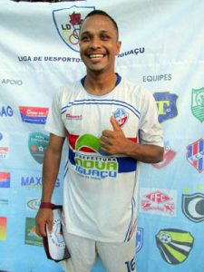 Volante Paulinho, do Iguaçu, eleito o melhor em campo (Foto: Jailza Ribeiro/Divulgação)